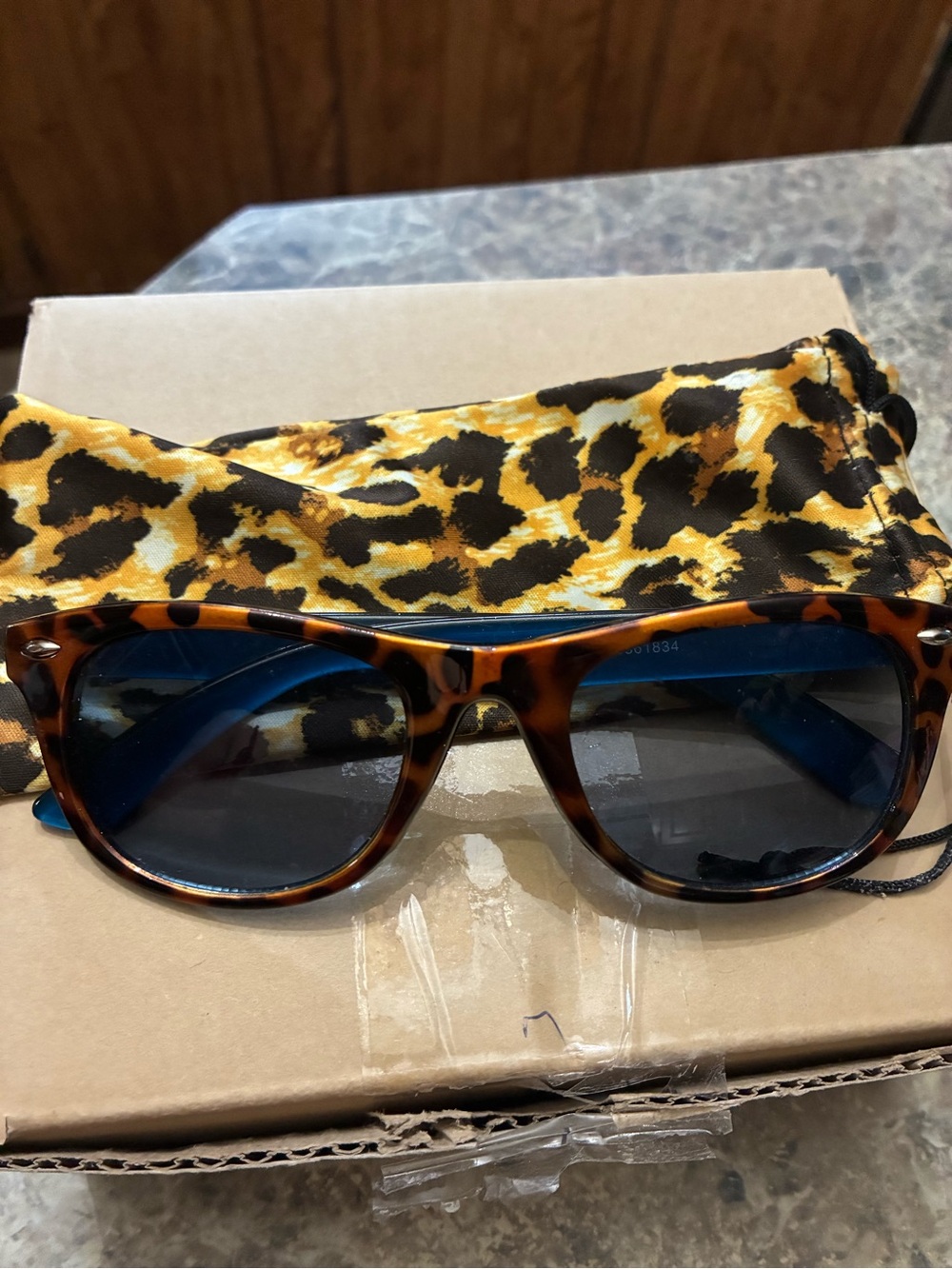 Women’s Tortoiseshell Sunglasses with Leopard Print Pouch